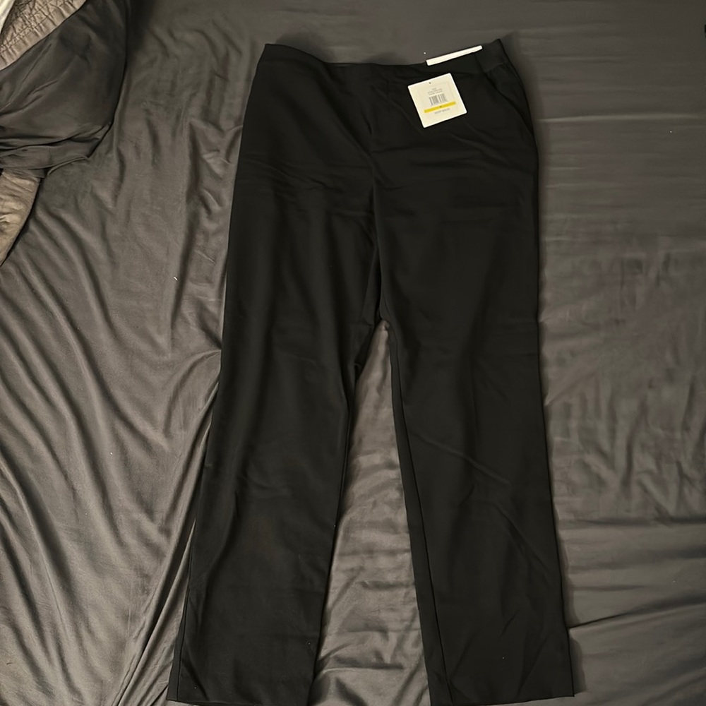 Ellen Tracy pull on ankle trouser size M. Tag fell off, never worn.